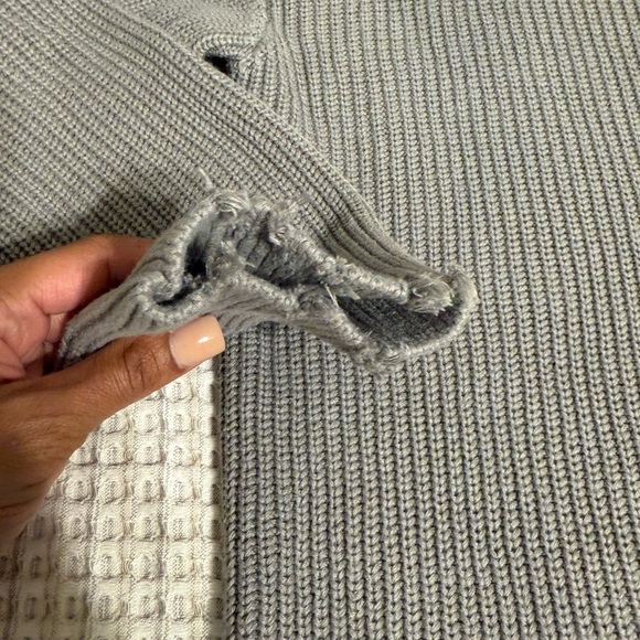 Chelsea DeBoer By Lily & Lottie 100% Cotton Distressed Sweater Size Medium (241) - Picture 8 of 11